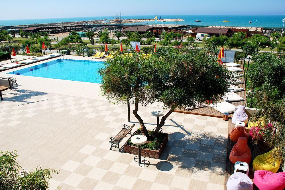 Monachus & Resort Side