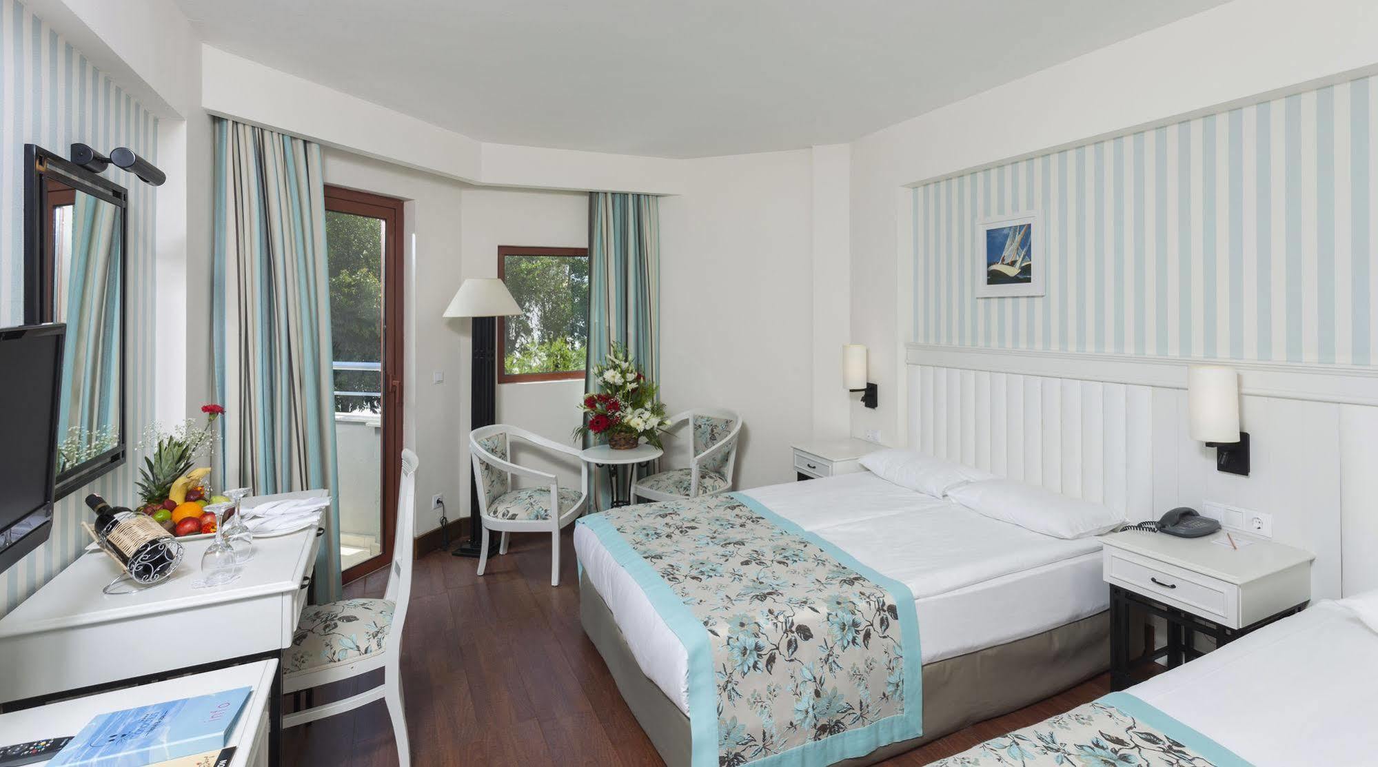 Resort Monachus & 4*