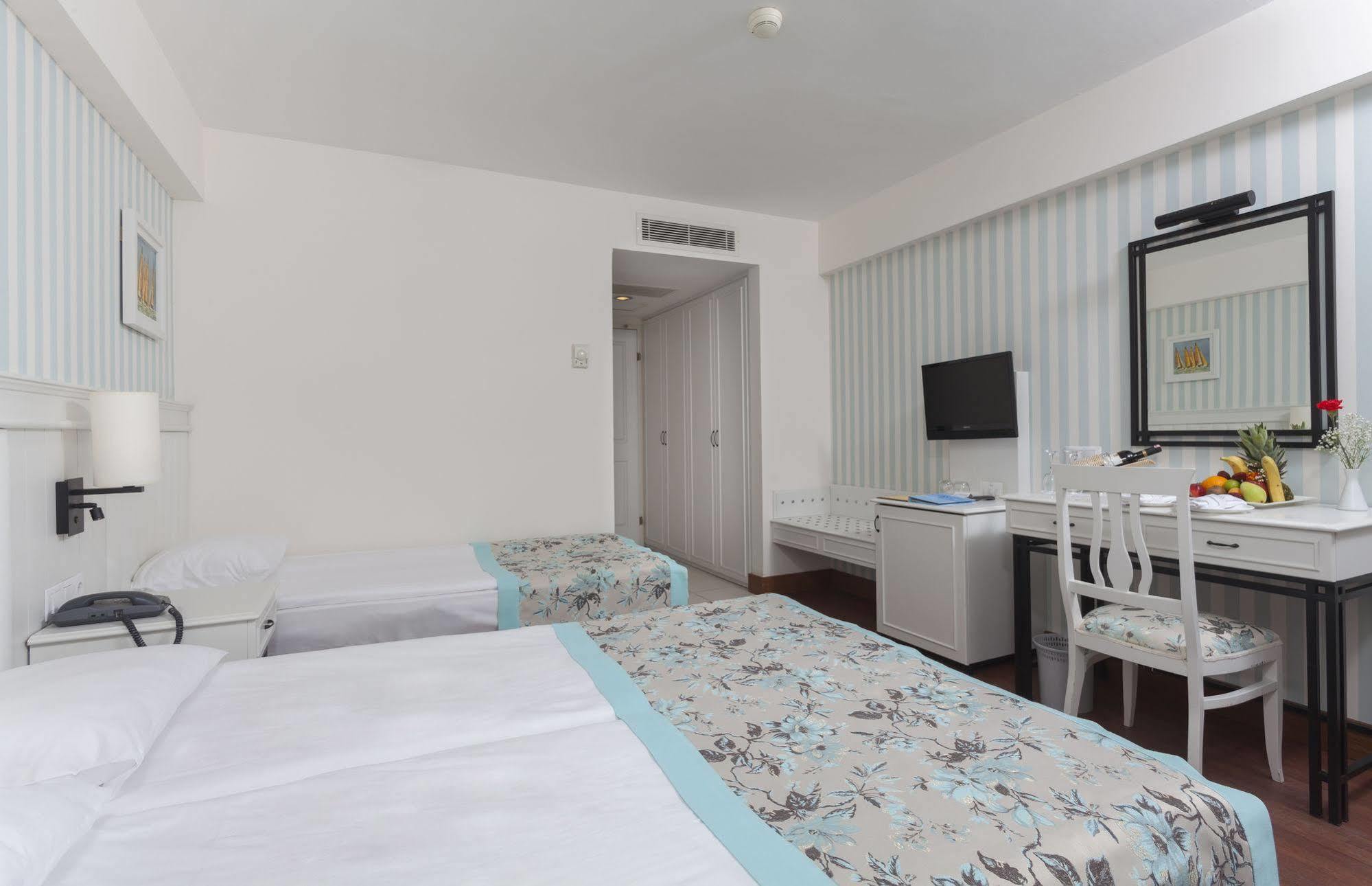 Resort Monachus & Side