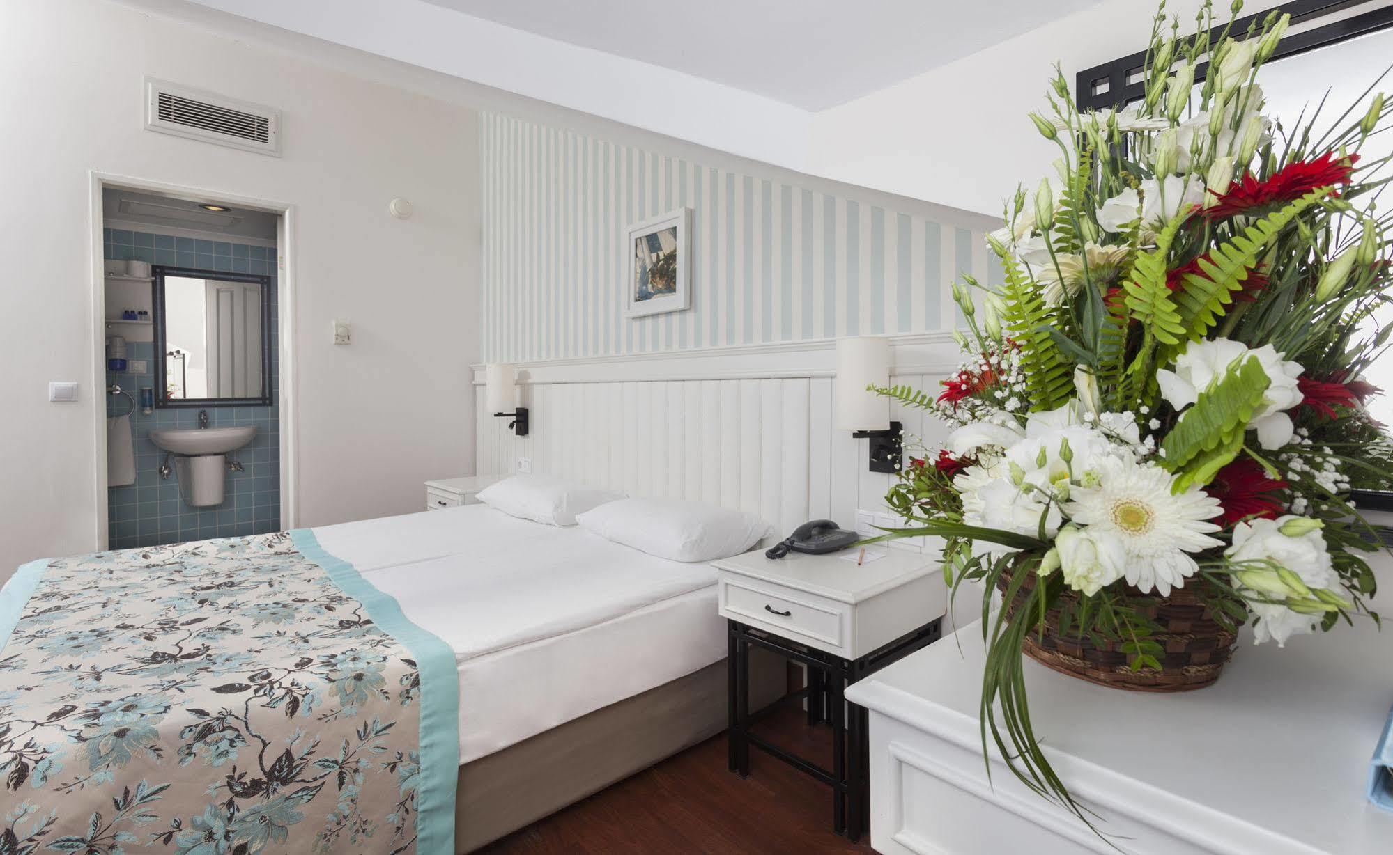 Resort Monachus & Side