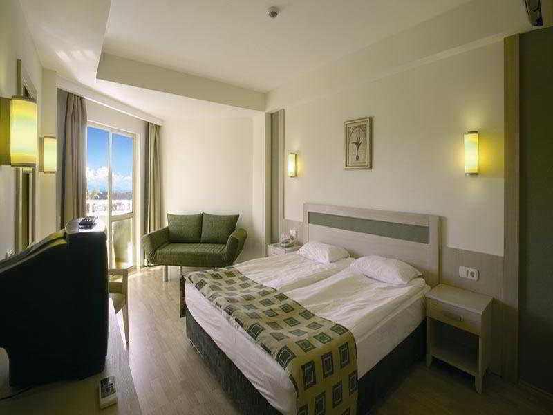 Monachus & Resort